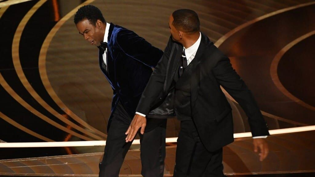 Will Smith golpea a Chris Rock