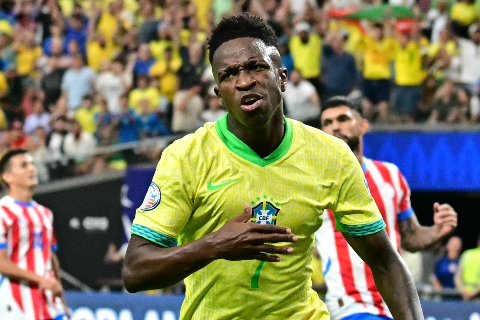Vinicius Jr. festeja el primero de sus dos goles