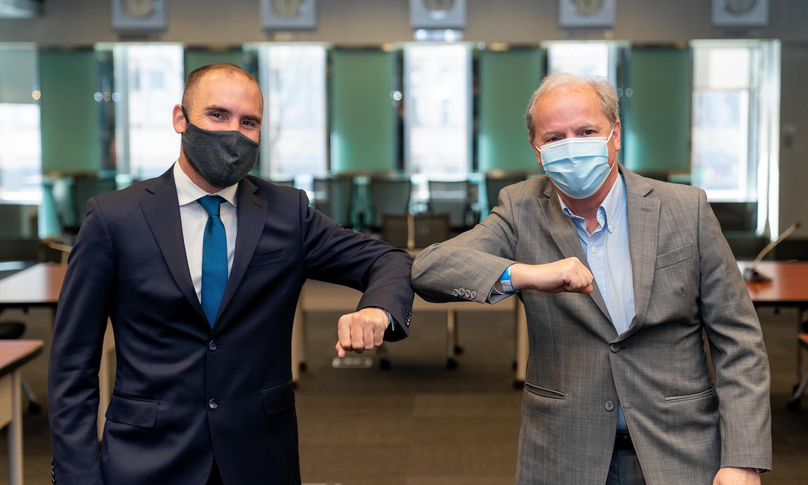 El ministro de Economía junto a Axel Van Trotsenburg, vicepresidente del BM.