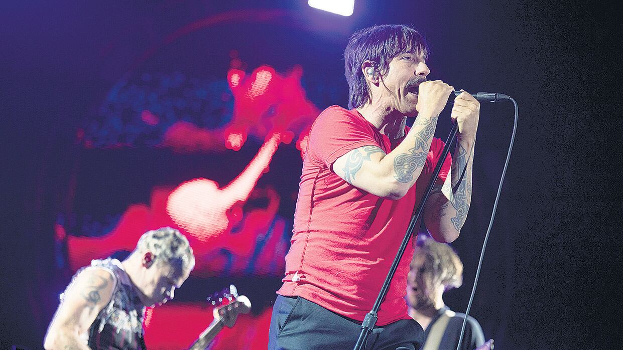 Red Hot Chili Peppers, con muchas buenas canciones pero una performance discutible.