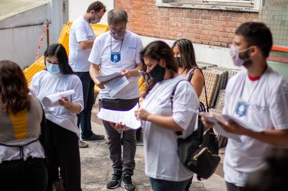 Si esa persona no hizo el cambio de domicilio podrá ser censada en la vivienda en la que reside. 