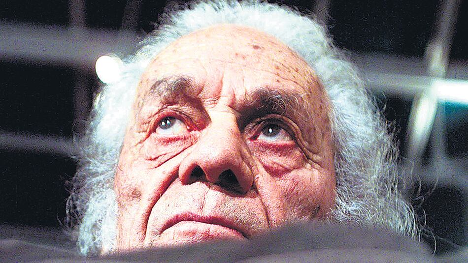 “Soy el fantasma de Hamlet”, afirmaba el primer gran poeta chileno que no usó seudónimo.