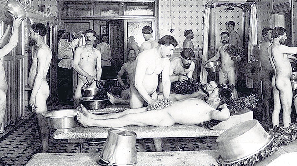 LA CASA DE BAÑOS EGOROV, SAN PETERSBURGO ALREDEDOR DE 1910.