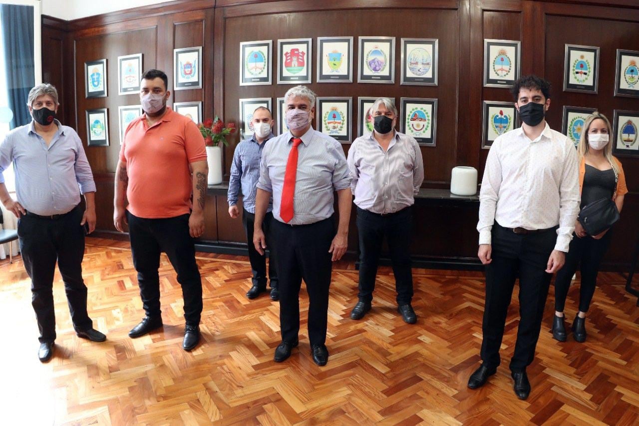 El secretario de Comercio Interior, Roberto Feletti, junto a la dirigencia panaderil.