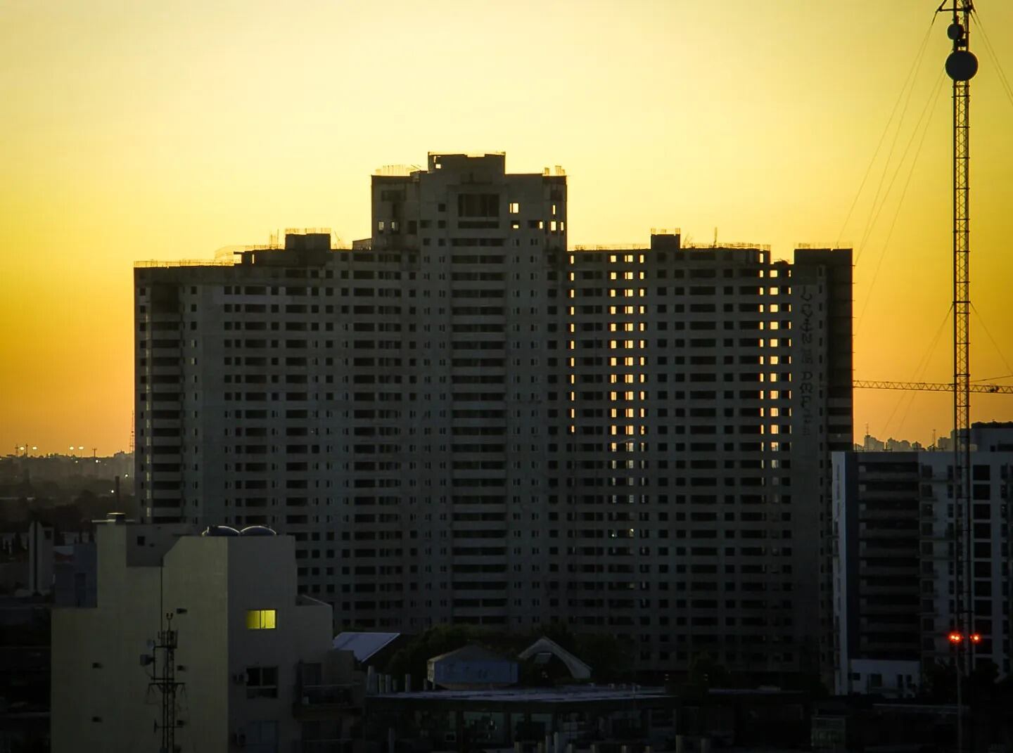 Mientras te quiero el sol se apaga, por @yulianfoto.