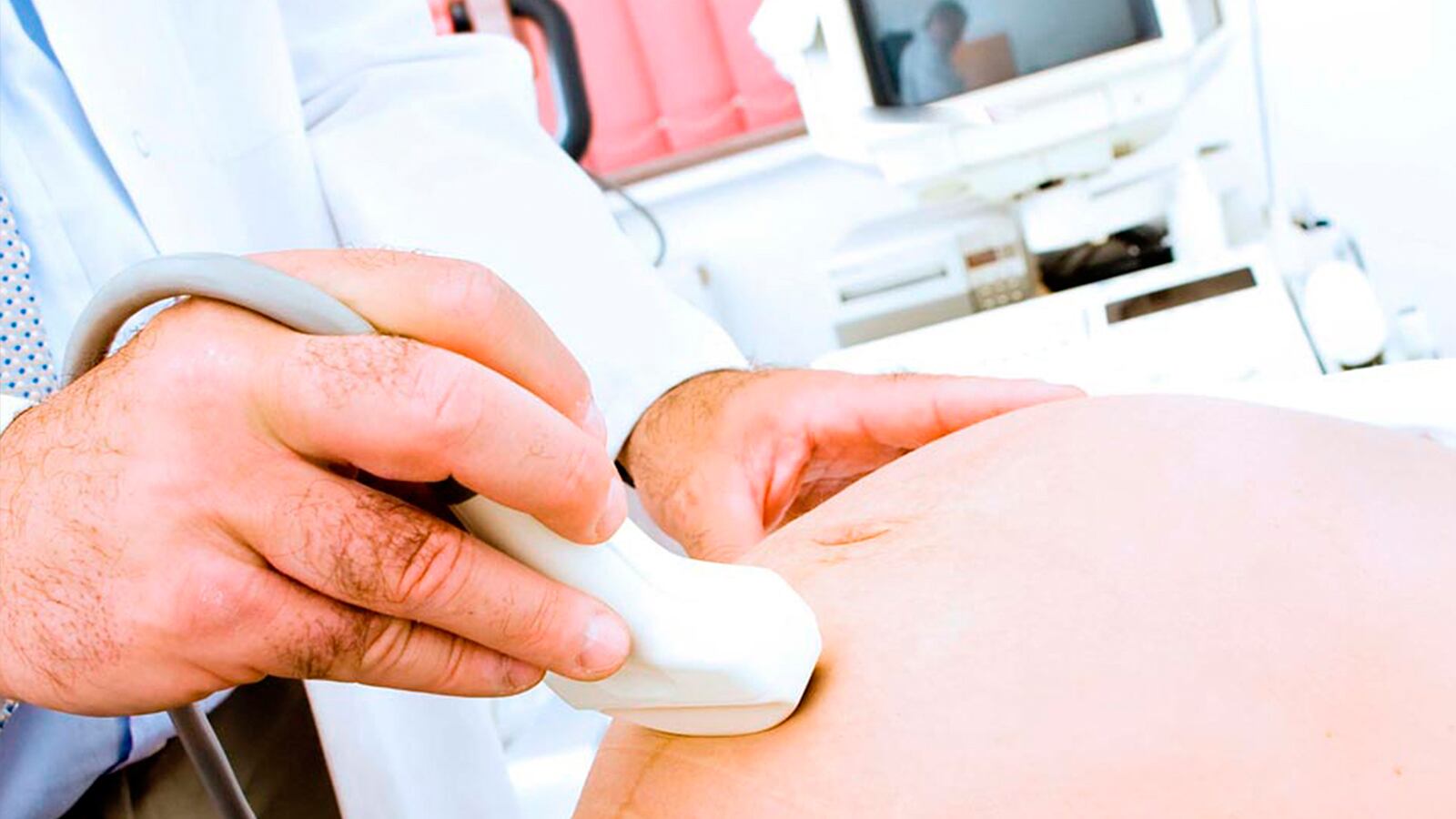 En el sanatorio, la paciente pidió monitoreo fetal, se lo negaron y la mandaron a su casa.