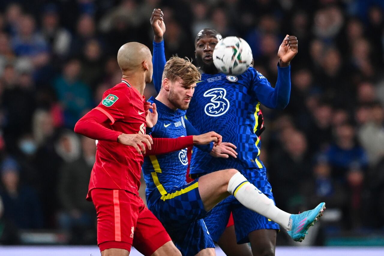 Tras igualar durante 120 minutos, Liverpool alzó el trofeo por penales