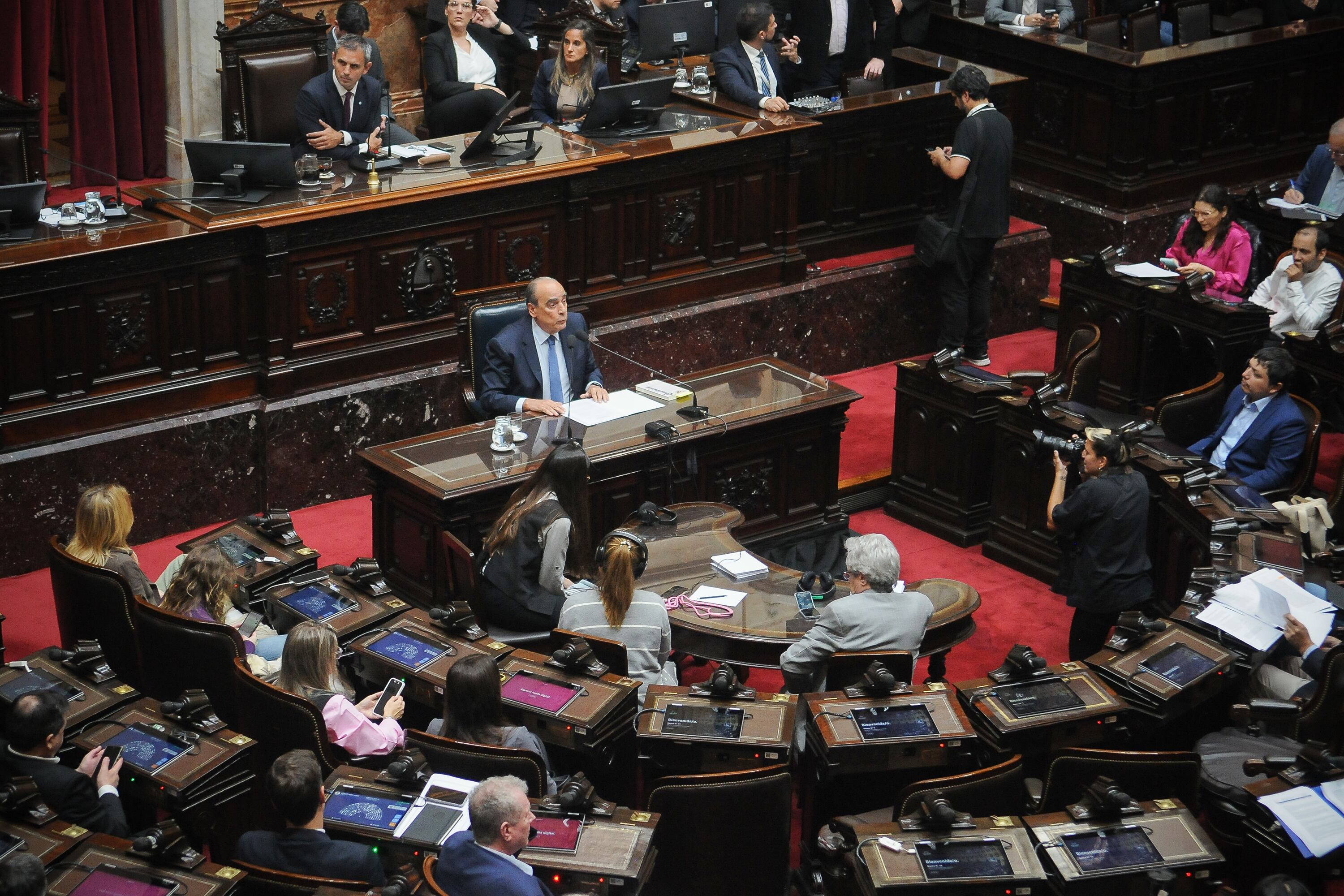 Guillermo Francos en la última sesión de la Cámara de Diputados.