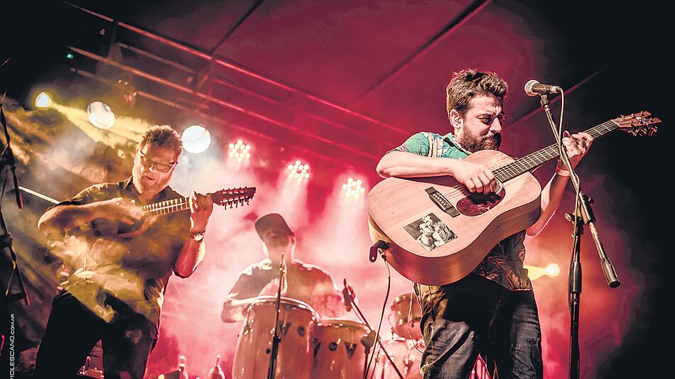 Gustavo Santaolalla y Los Espíritus pudieron finalmente concretar su cruce en Santa Fe.