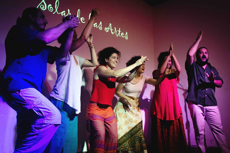 Los Aié hacen percusión temporal con sonidos y palmeos principalmente.