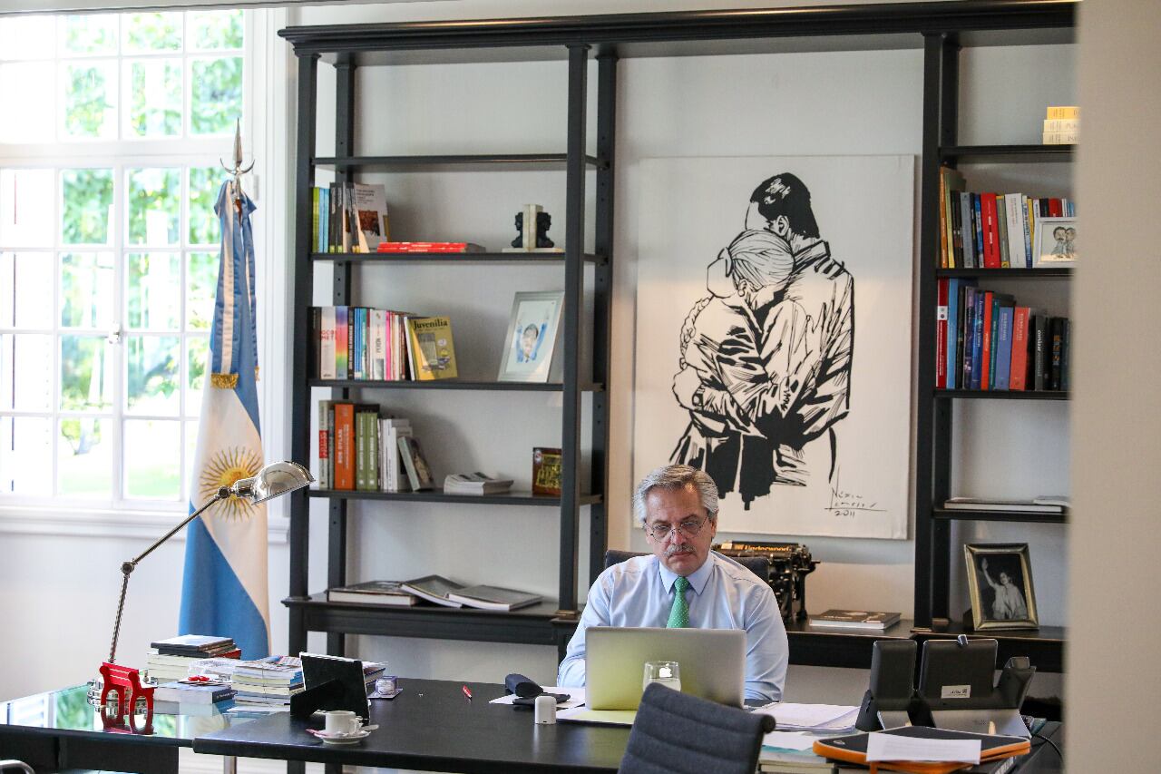 La Unidad Médica Presidencial le recomendó a Alberto Fernández que continúe desempeñando “sus tareas habituales” en la Residencia de Olivos “restringiendo al máximo posible el contacto interpersonal”.