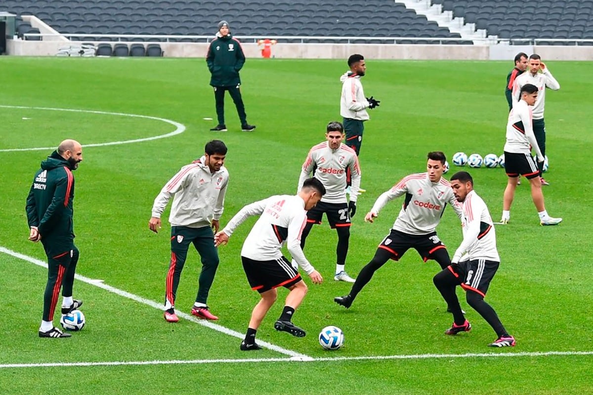 Práctica del plantel millonario en el Monumental