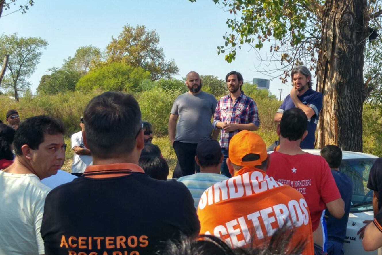 Del Caño y Crivaro visitaron ayer el acampe del personal.