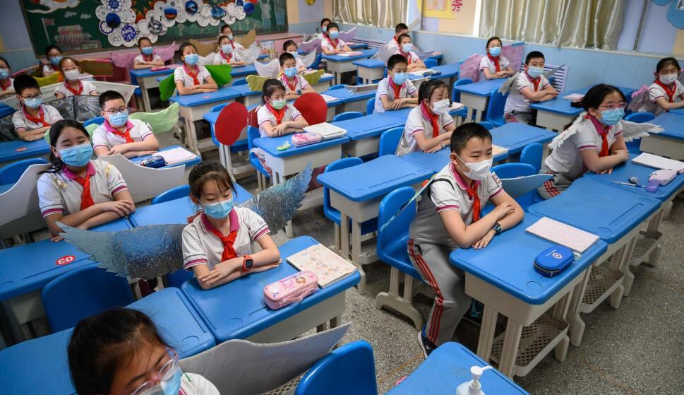 Una clase de China en tiempos de distanciamiento.