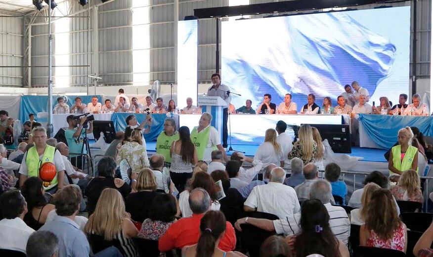 Congreso del PJ sesionando ayer en La Matanza.
