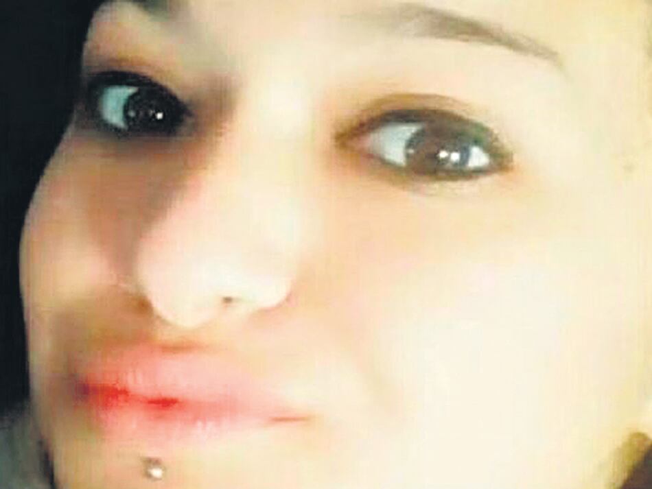 Los padres de Luna denuncian que “ven en la cámara que una chica es llevada inconsciente y no hacen nada”.