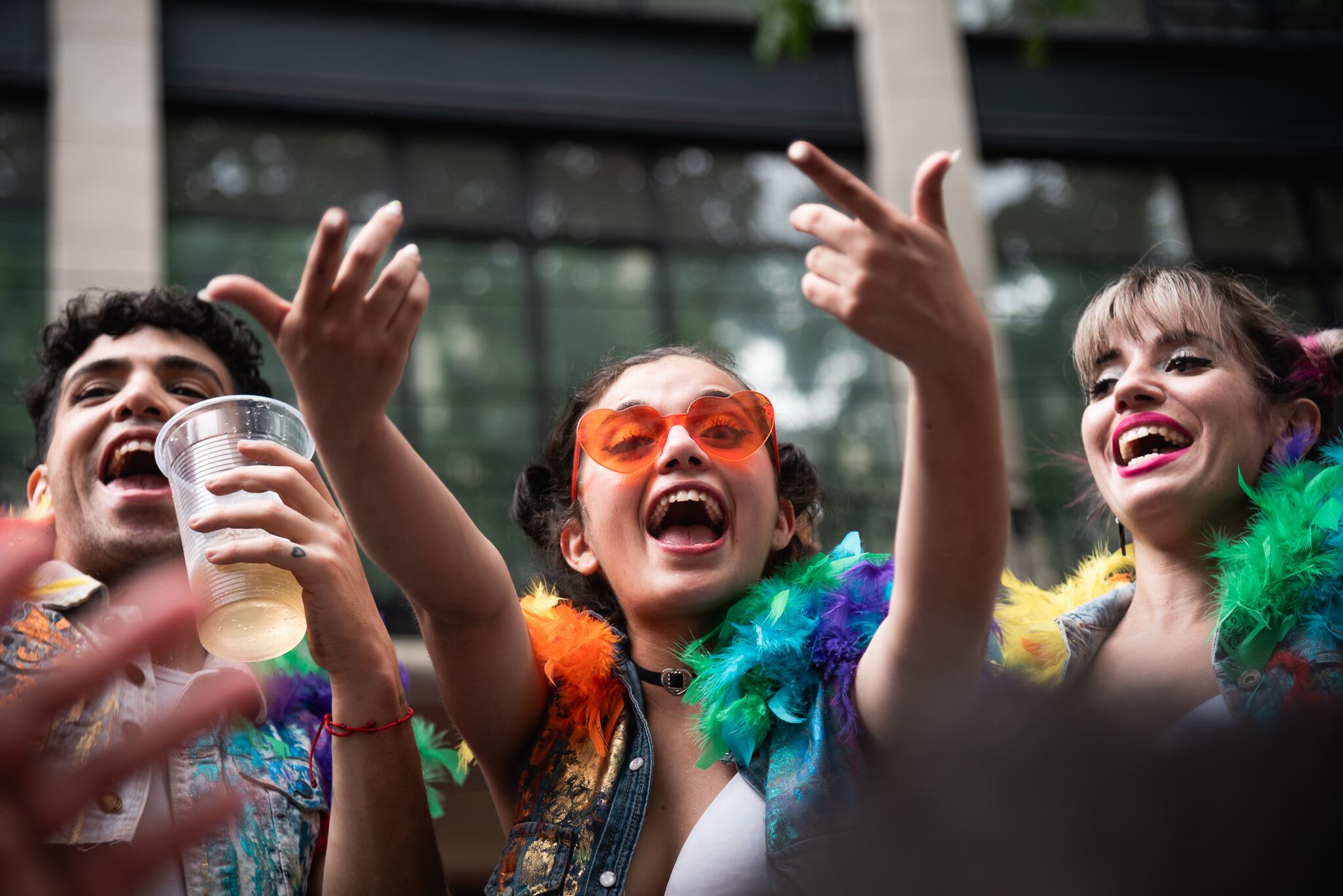Cientos de miles de chicxs y madurxs coparon la marcha central en CABA, con artistas, comunicadorxs y activistas como Cazzu, Dyhzy o Flor de la Ve