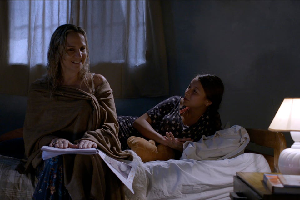 Los personajes se delinean de manera acotada, sin ahondar innecesariamente