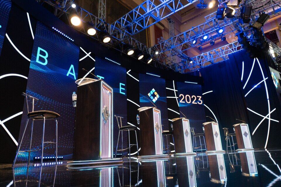 Quiénes son los 4 periodistas que moderan el debate presidencial previo al balotaje. Imagen: Cámara Nacional Electoral.