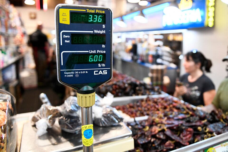 Los precios de los alimentos y las bebidas dispararon la inflación en el Reino Unido. Imagen: AFP