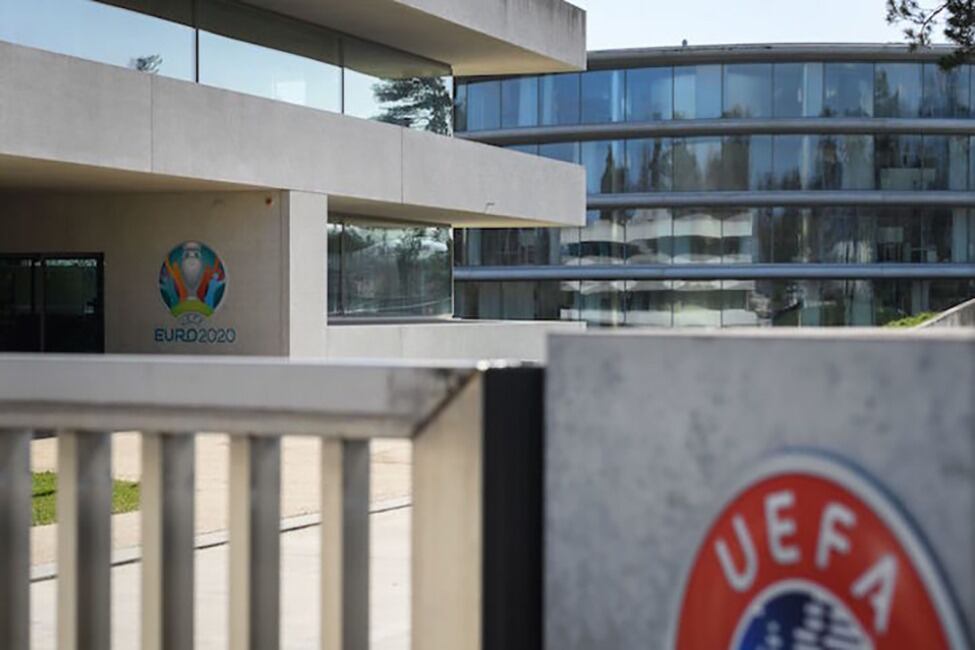 UEFA también suspendió la Champions League Juvenil.