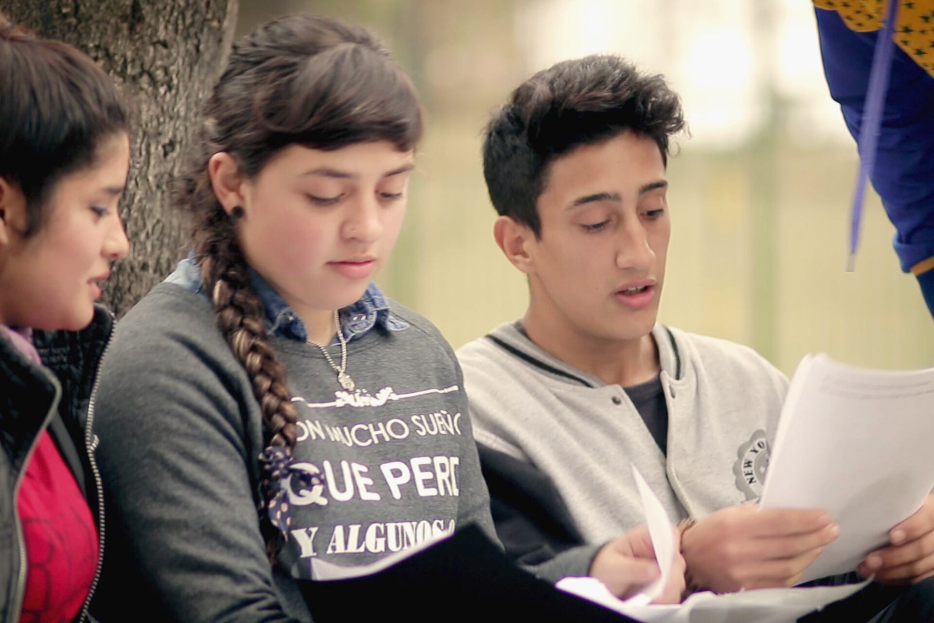 Los alumnos de la Escuela de Educación Media Nº 15, ubicado en pleno corazón del barrio, abordan ese hecho histórico.