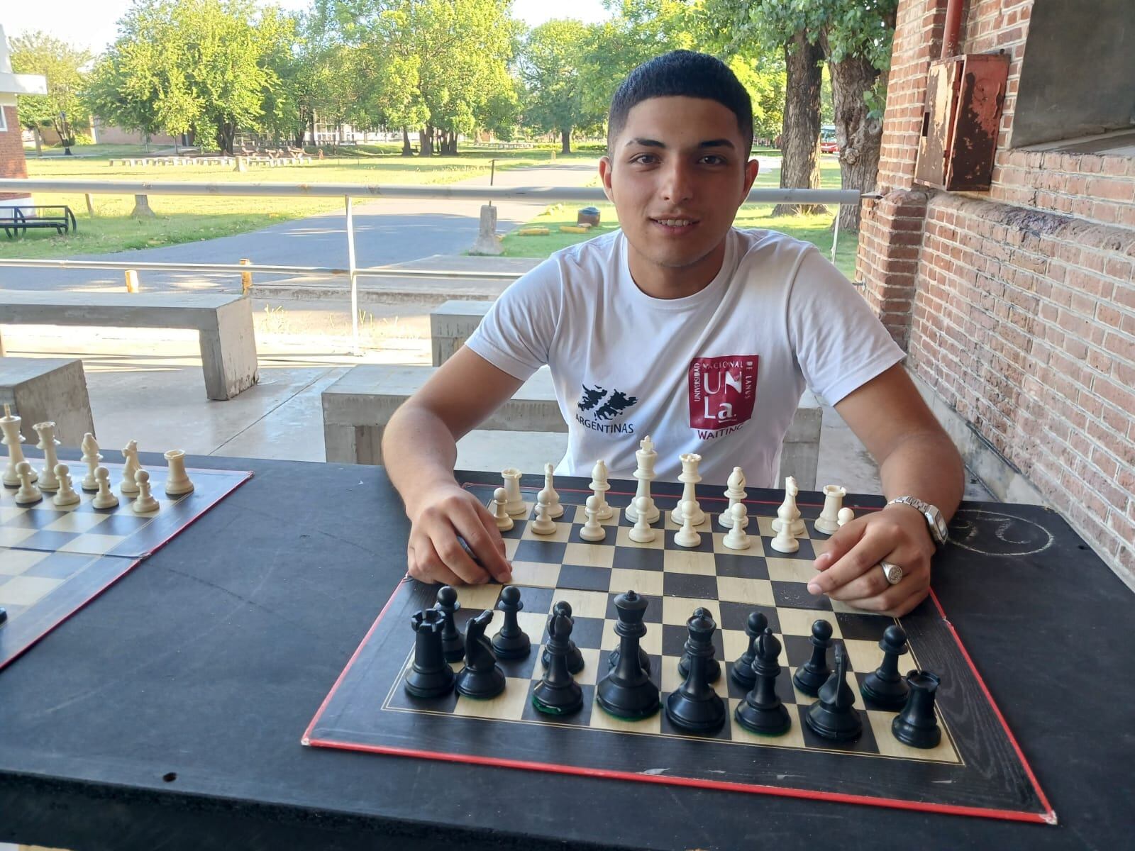 Ezequiel Lamboglia tiene 19 años y juega al ajedrez desde los 7