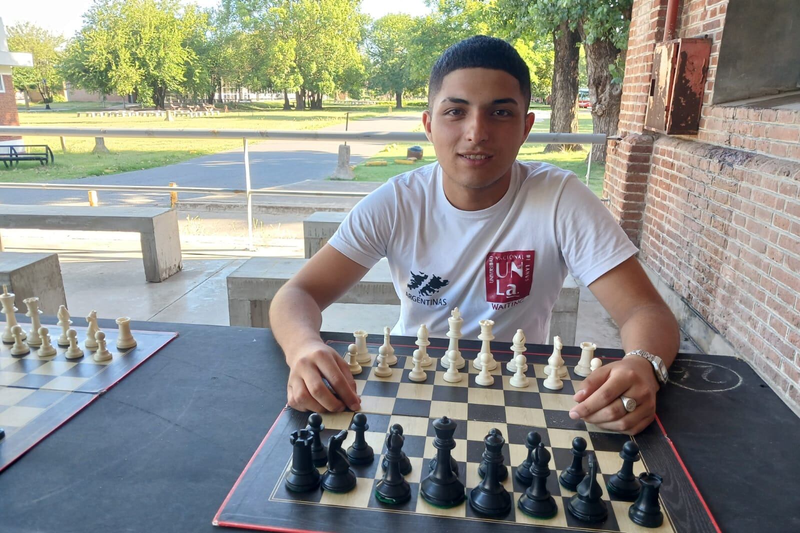 Ezequiel Lamboglia tiene 19 años y juega al ajedrez desde los 7