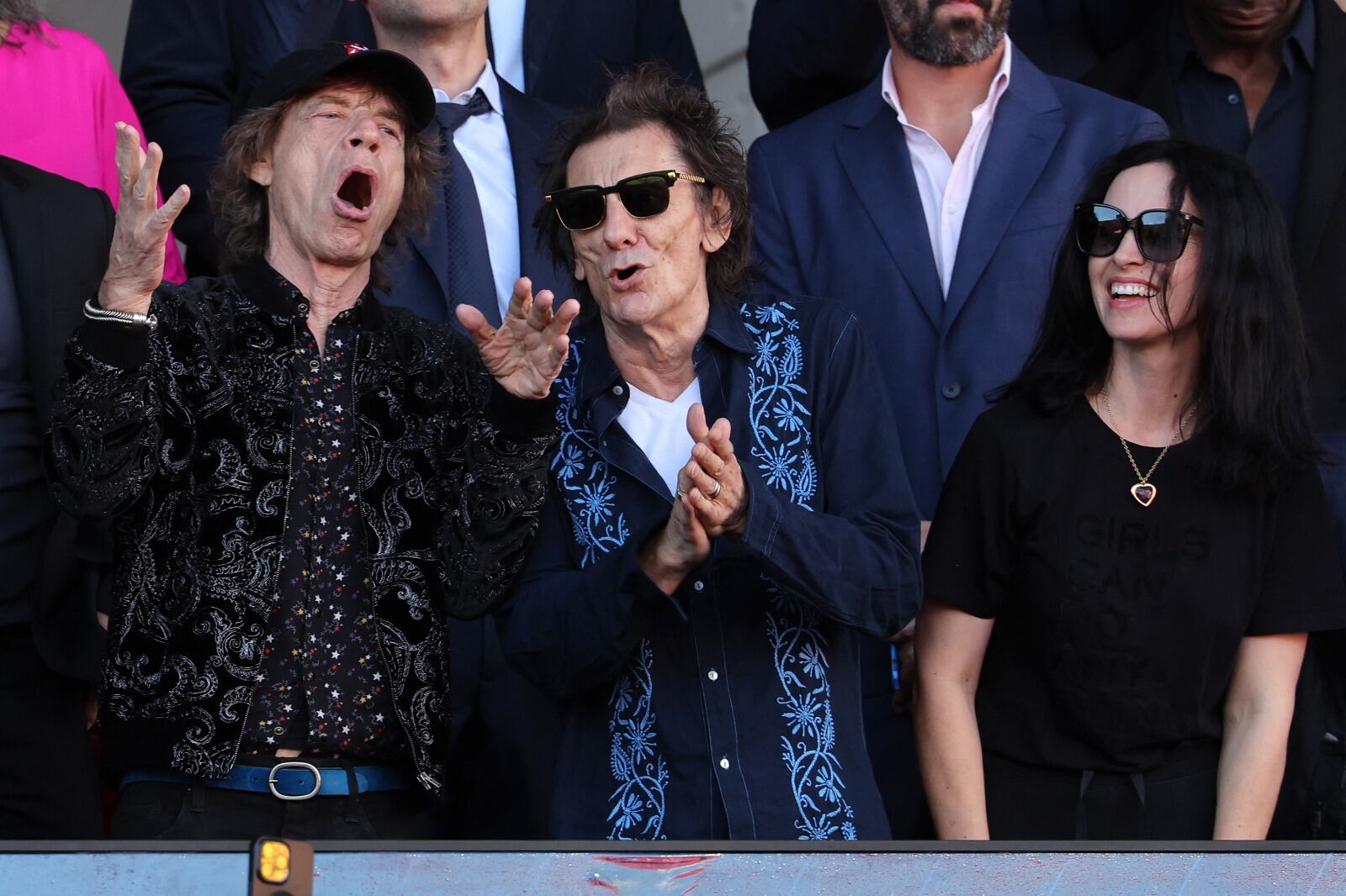 Los legendarios Mick Jagger y Ron Wood, presentes en el derbi español