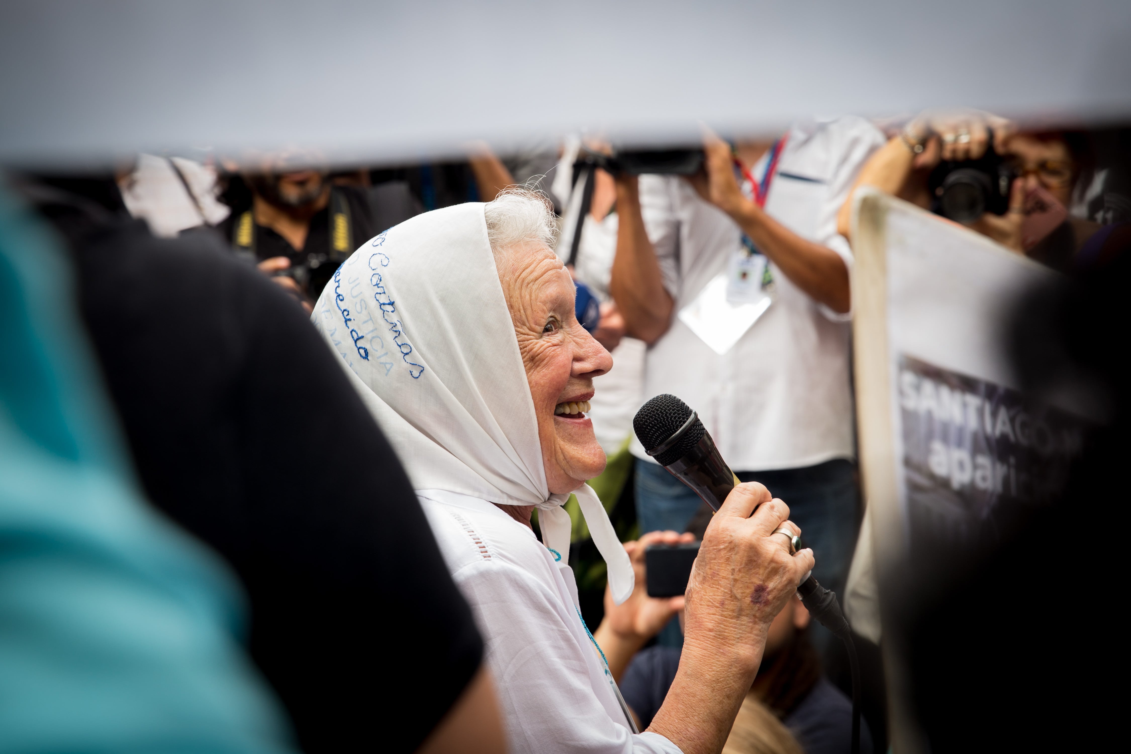 "Norita", de Jayson McNamara y Andrea Tortonese, sobre el emblema de las Madres de Plaza de Mayo