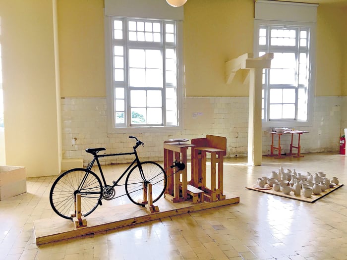 Relación de dependencia, 2017, instalación de Andrés Aizicovich. Primer premio.