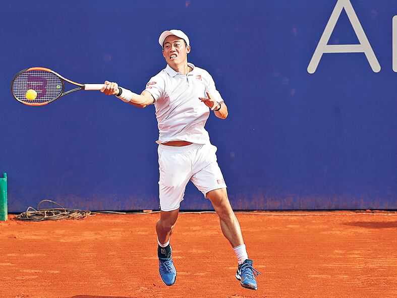 Kei Nishikori, número cinco del mundo, mete la potente derecha frente a Berlocq. 