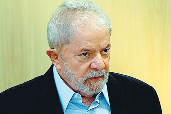 “Bolsonaro corre detrás de su hijo para apagar un incendio todos los días”, dijo Lula.