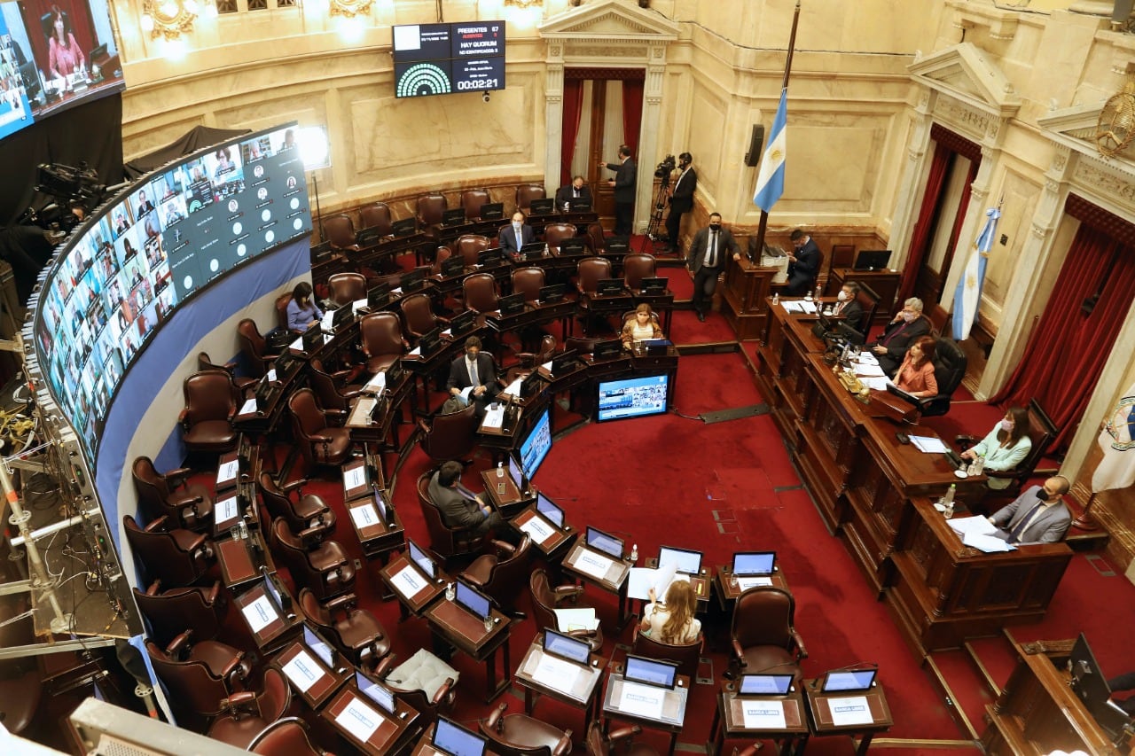  En sólo unas pocas semanas, el Congreso tuvo que hacer lo que no había hecho en años: digitalizar el proceso parlamentario a través de la incorporación de nuevas tecnologías de la comunicación.