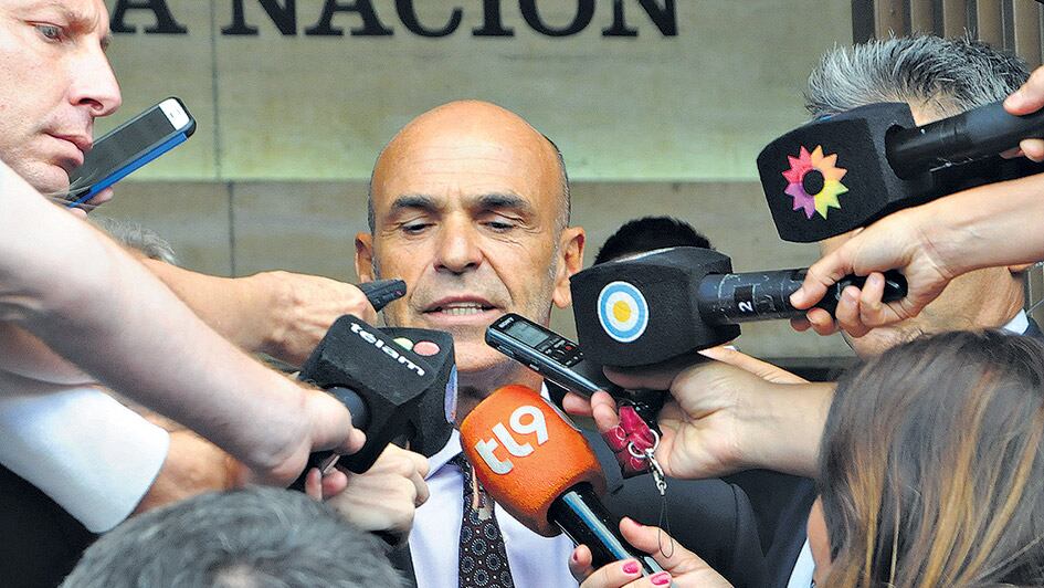 La denuncia contra Gustavo Arribas fue presentada por Elisa Carrió.