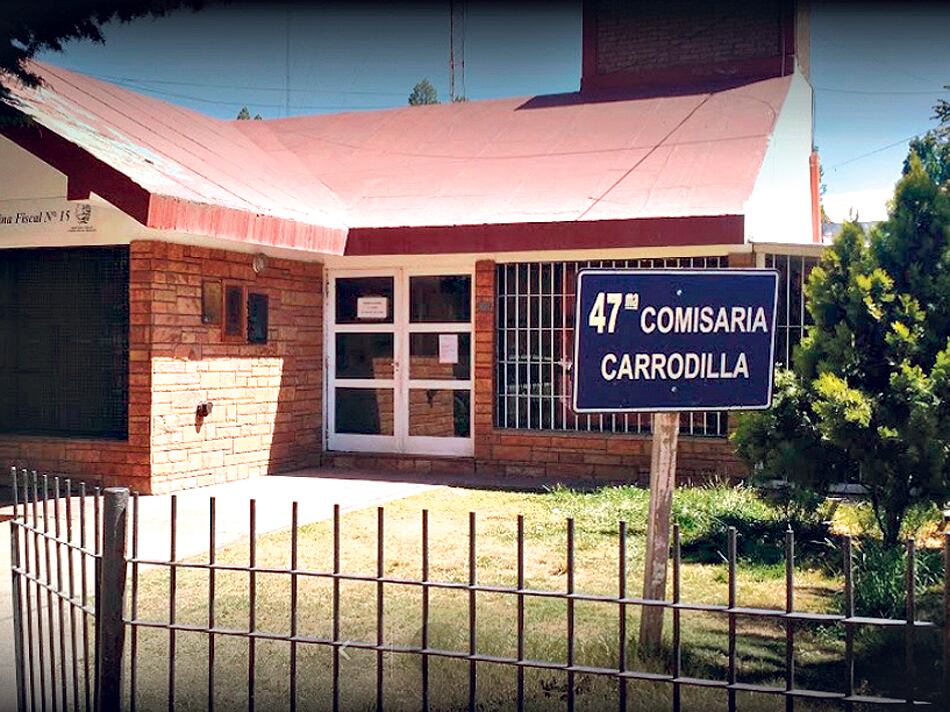 La comisaría de Carrodilla, donde la joven presentó la denuncia en diciembre.