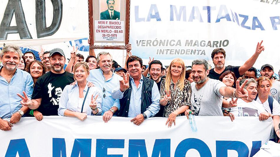 Diputados, intendentes y sindicalistas vinculados al peronismo encabezaron una de las columnas de la marcha.