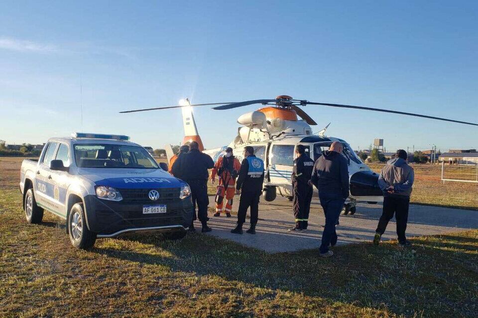 Buscan al nene desaparecido con un robot subarino y cámaras que rastrean el fondo del lago. (Foto: Telam)