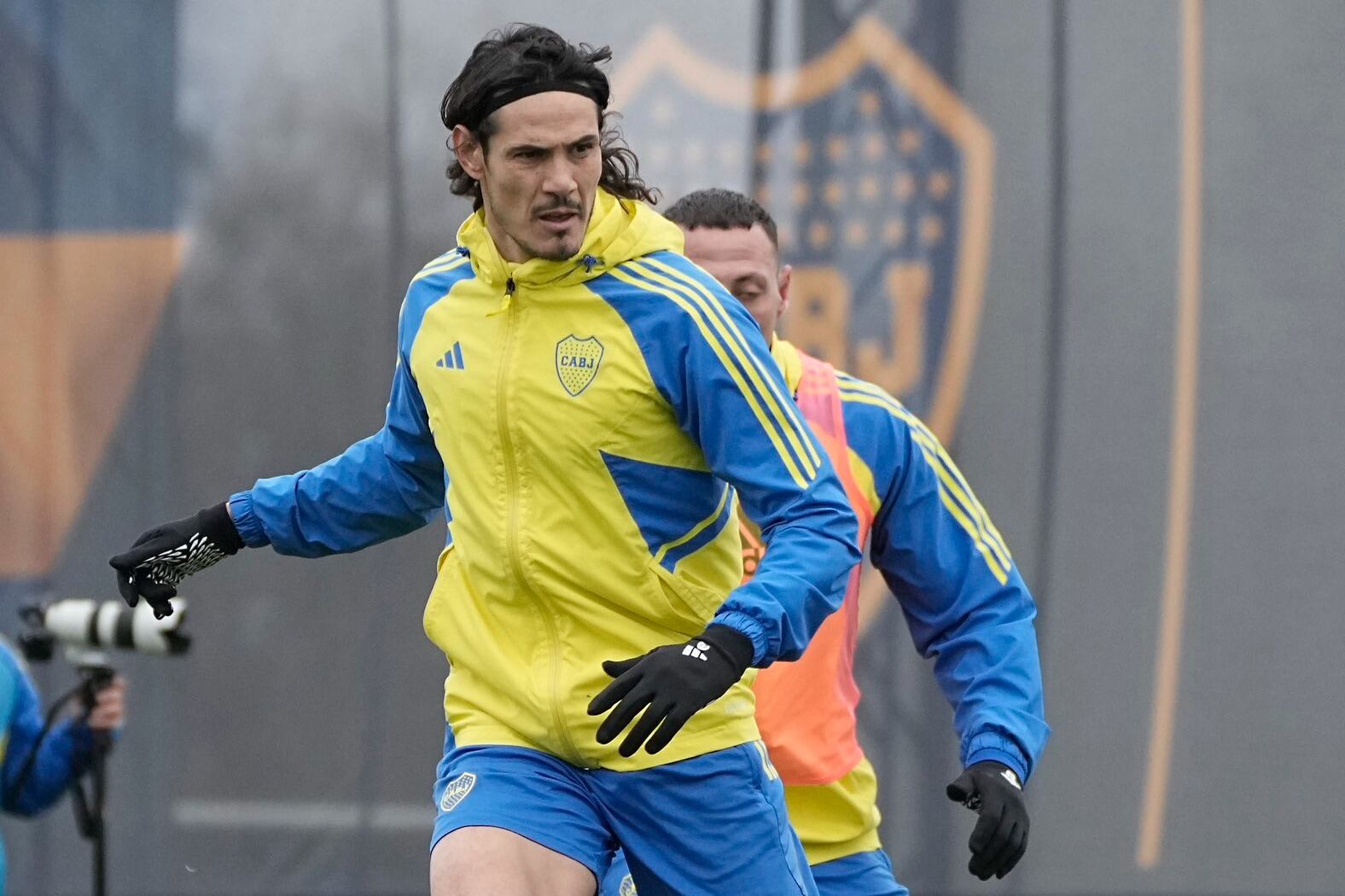 Cavani se lesionó y se perderá el partido ante los brasileños.