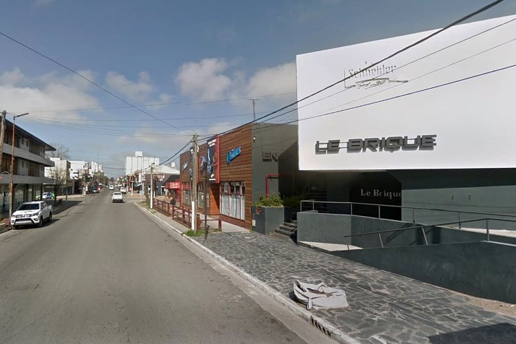 En la puerta de Le Brique tuvo lugar la golpiza que se cobró al vida de Báez.