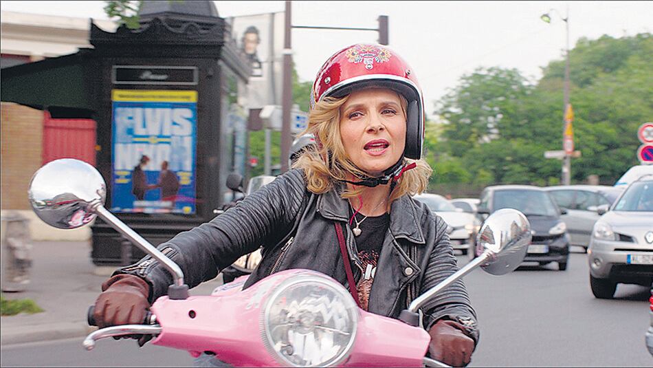 Binoche es Mado, una madre adulta jugando a la adolescencia.