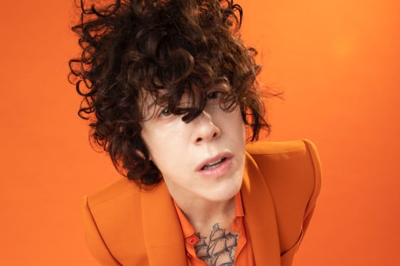 LP, nacida como Laura Pergolizzi, había compuesto para Rihana y Cher.