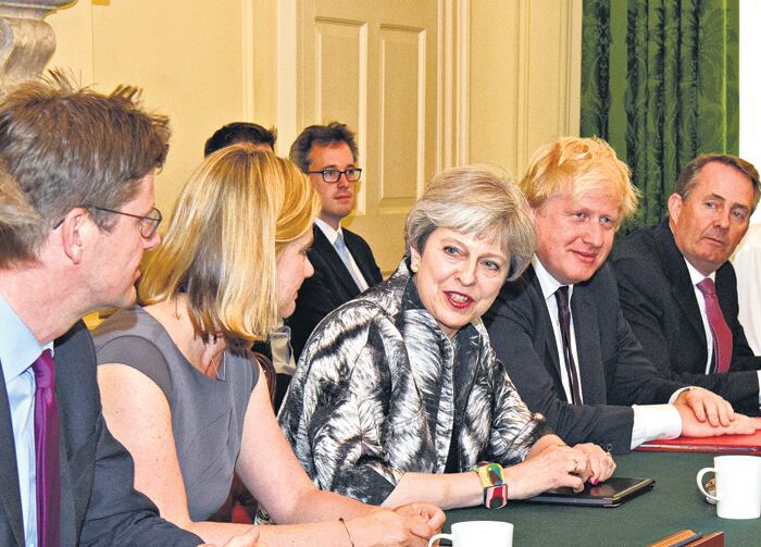 La líder conservadora fue a buscar adhesión a un encuentro organizado con su grupo parlamentario.