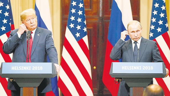 Trump y Putin con dificultades de audio en la cumbre celebrada en Helsinki.