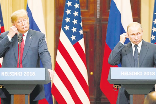Trump y Putin con dificultades de audio en la cumbre celebrada en Helsinki.