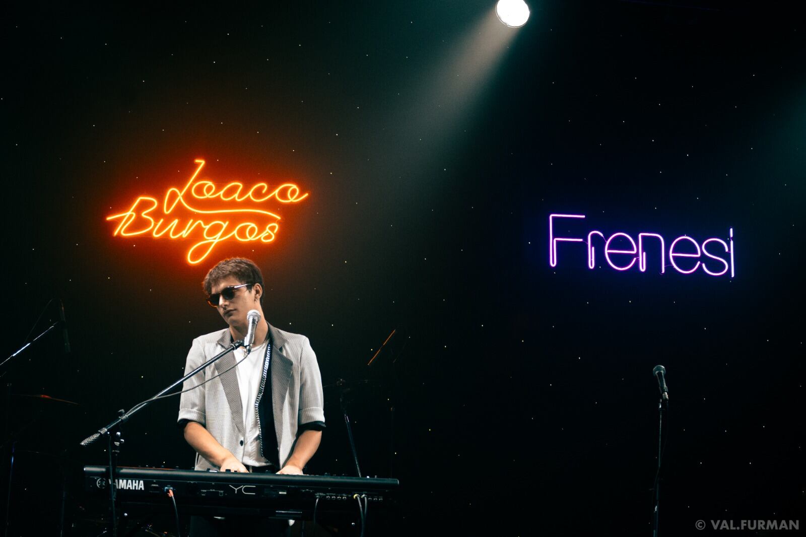 Burgos está presentando Frenesí, su último disco.