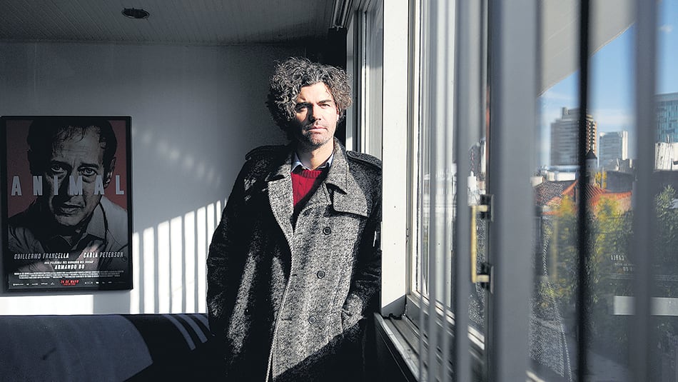 “La película está llevada al extremo para que la ironía funcione”, afirma Armando Bo.