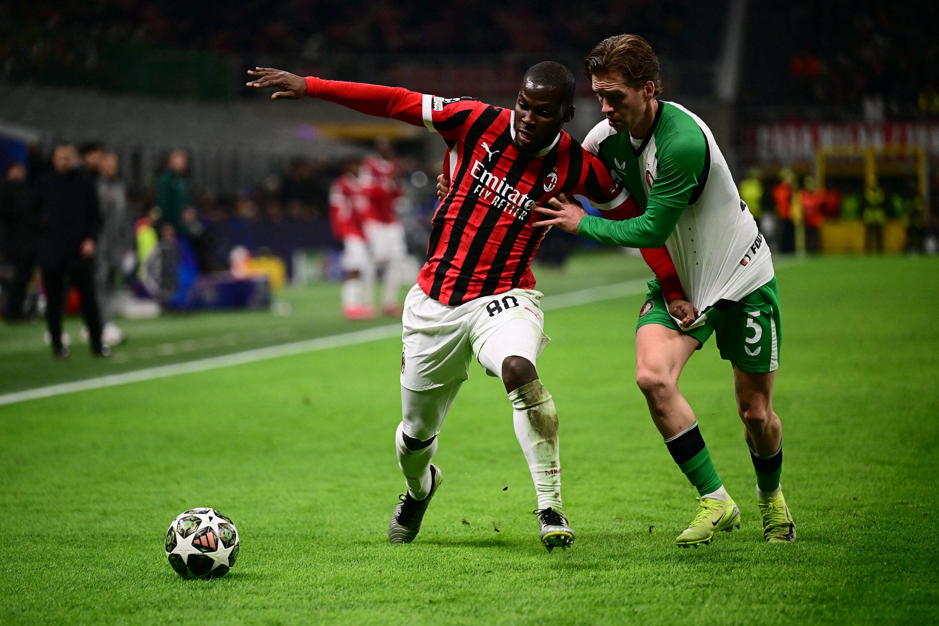 Milan empató 1 a 1 de local con Feyenoord