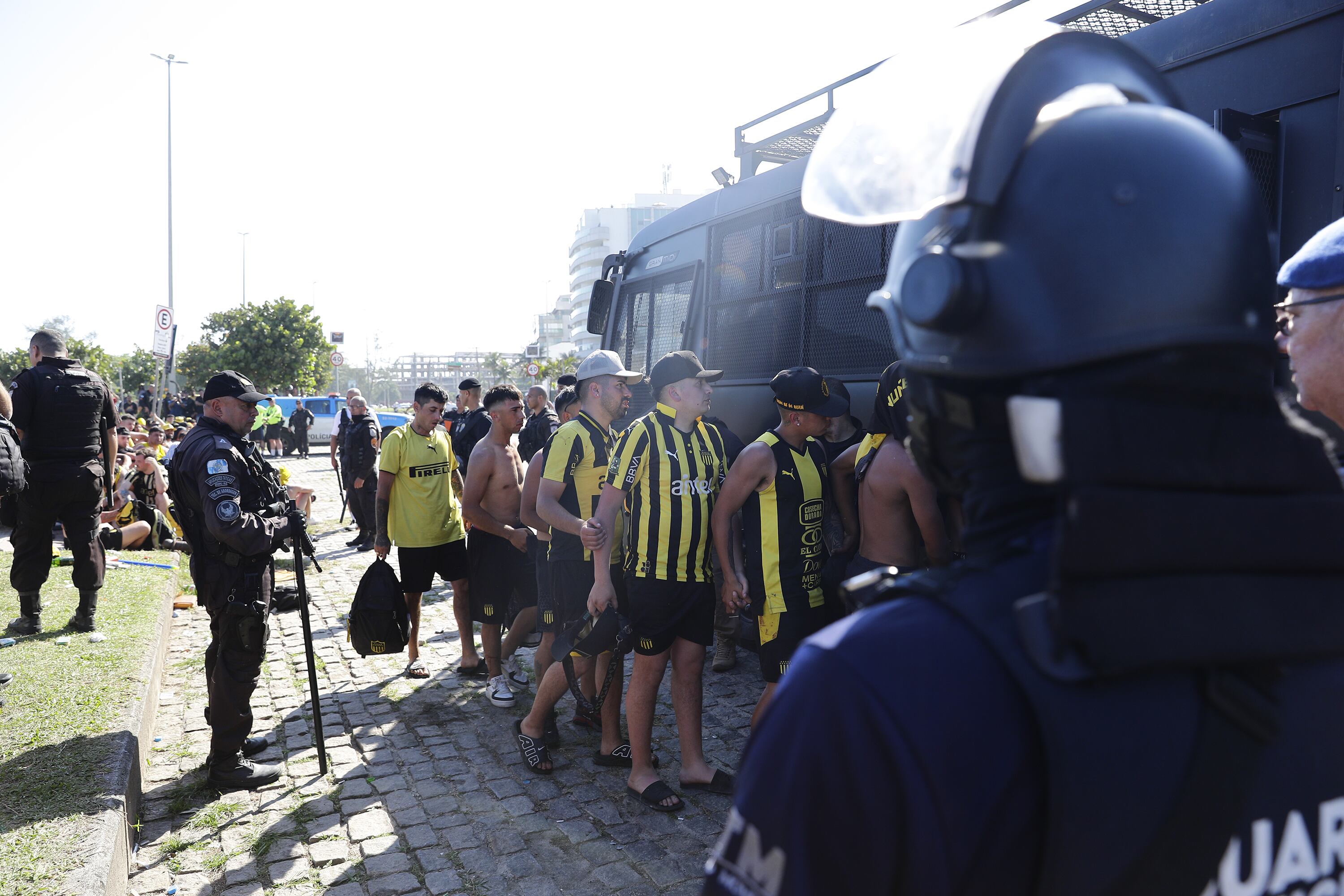 Hubo cerca de 250 detenidos de Peñarol en Brasil.