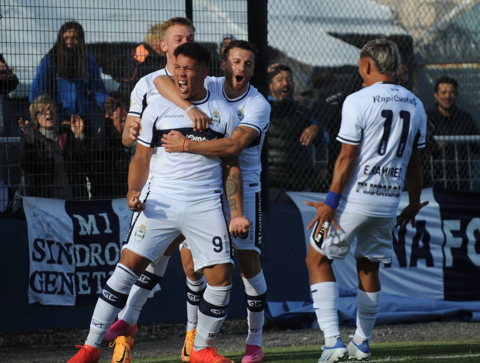 Contín grita con el alma el primero del Lobo platense